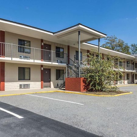 Econo Lodge Видалия Екстериор снимка