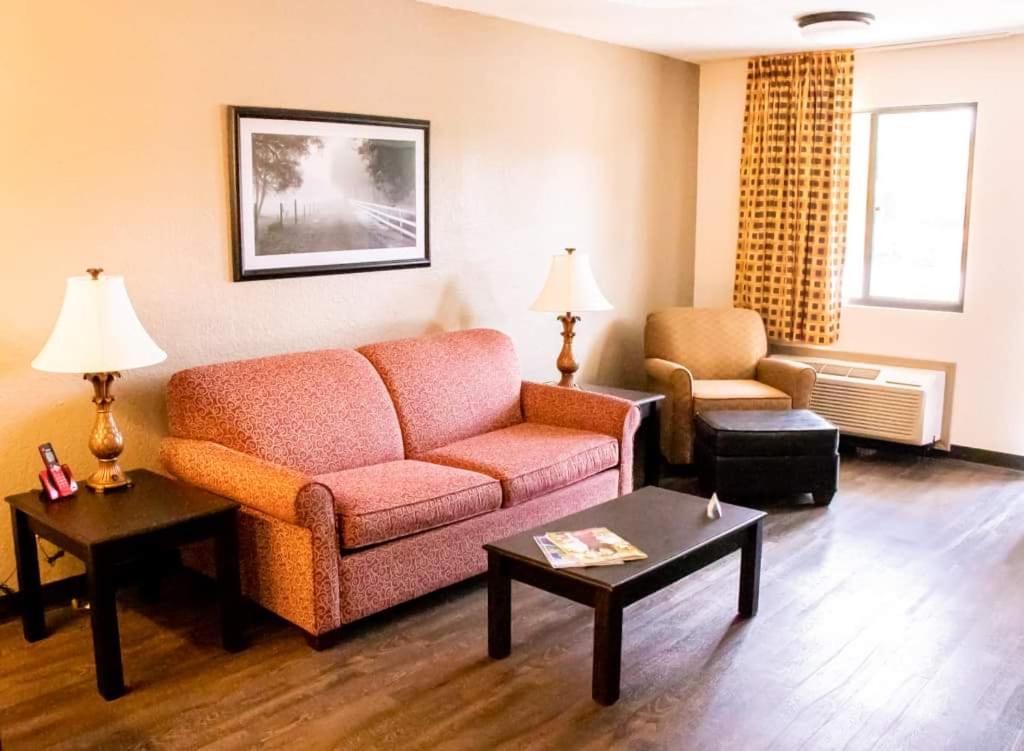 Econo Lodge Видалия Екстериор снимка