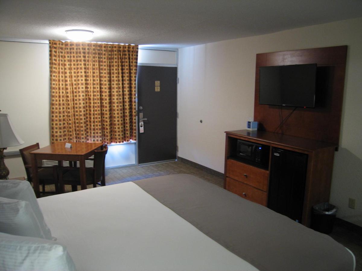 Econo Lodge Видалия Екстериор снимка