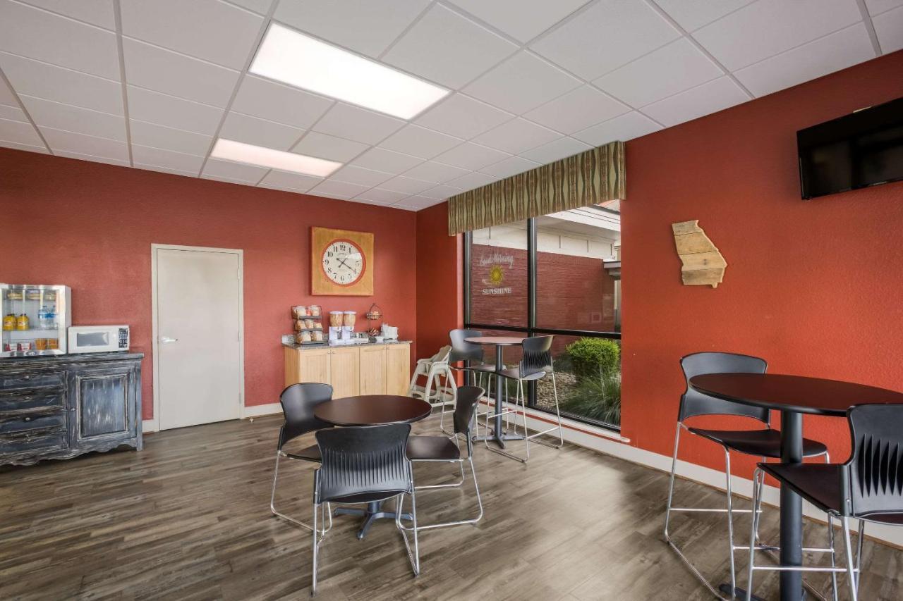 Econo Lodge Видалия Екстериор снимка