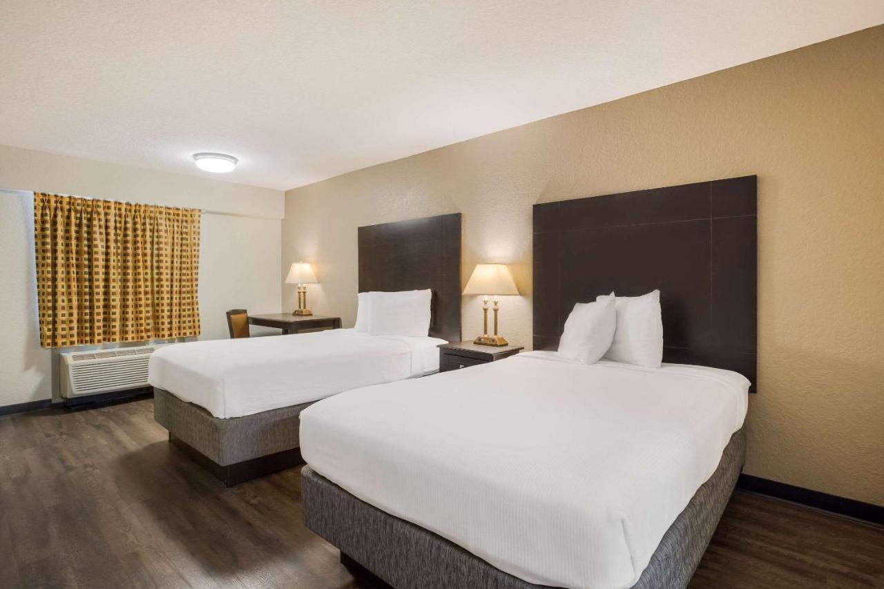 Econo Lodge Видалия Екстериор снимка