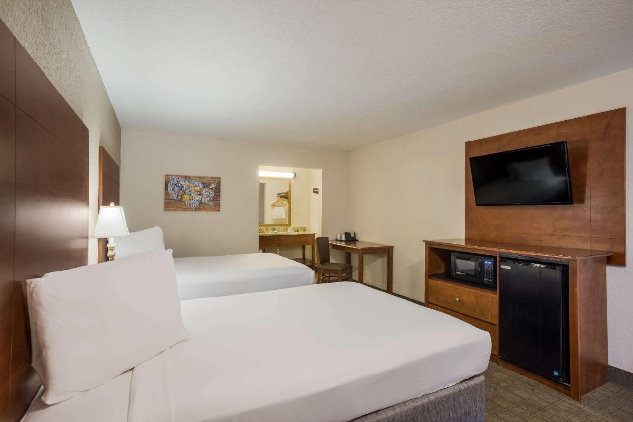 Econo Lodge Видалия Екстериор снимка