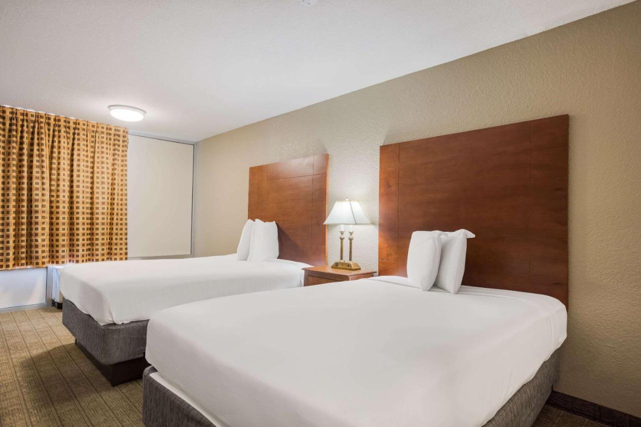 Econo Lodge Видалия Екстериор снимка