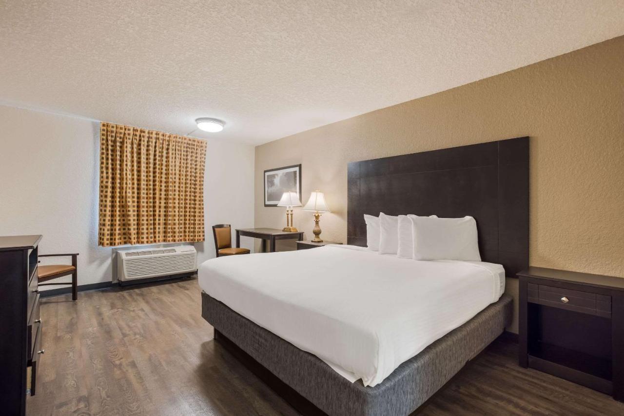 Econo Lodge Видалия Екстериор снимка
