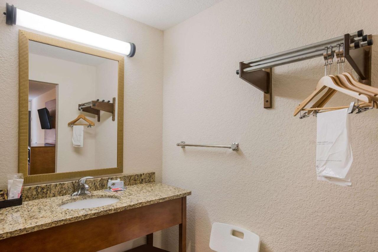 Econo Lodge Видалия Екстериор снимка